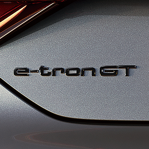 e-tron GTブラックエンブレム(Audi e-tron GT)