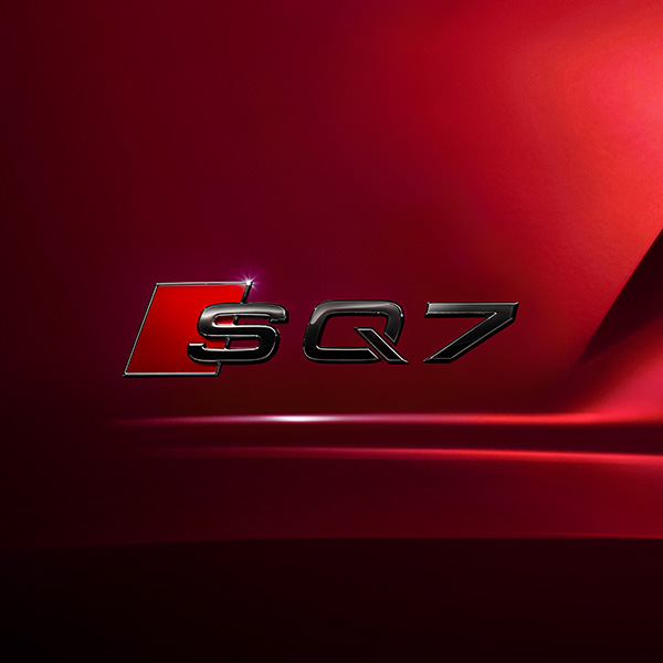 SQ7ブラックエンブレム(Audi Q7)