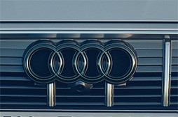 4リングブラックエンブレム(Audi Q8 e-tron / フロント)