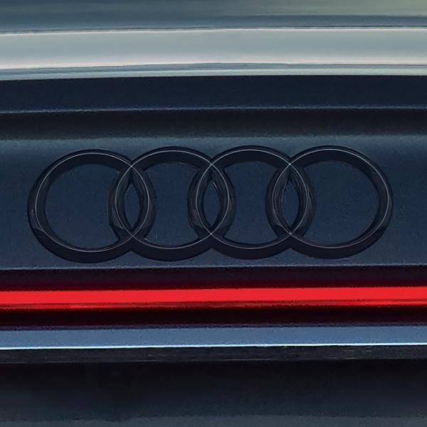 4リングブラックエンブレム(Audi A8 / リヤ)
