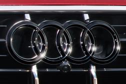 4リングブラックエンブレム(Audi Q7 / フロント)