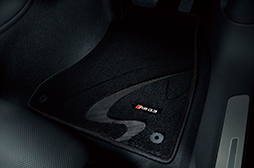 RSモデル専用フロアマットプレミアムスポーツ(Audi Q3 / 右ハンドル)