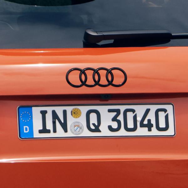 4リングブラックエンブレム(Audi Q3 / リヤ)