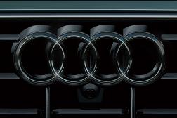 4リングブラックエンブレム(Audi Q8 / フロント)