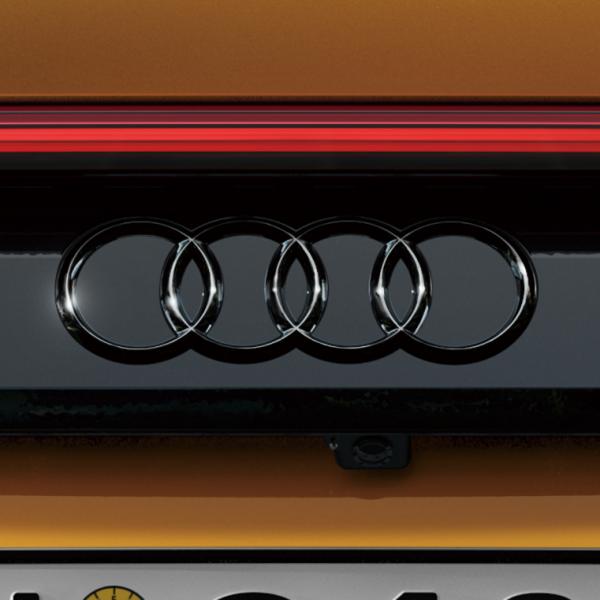 4リングブラックエンブレム(Audi Q8 / リヤ)