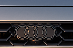 4リングダークエンブレム(Audi new A5 / フロント)