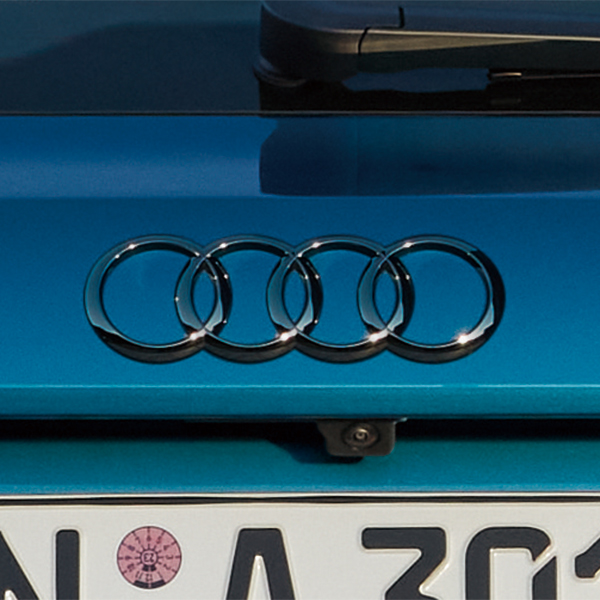 4リングブラックエンブレム(Audi A3 Sportback / S3 Sportback / リヤ)