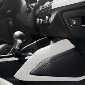 カラードインテリア アイビスホワイト センターコンソールアウトライン(Audi Q2)
