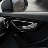 カラードインテリア ブリリアントブラック ドアハンドル(Audi Q2 / フロント)