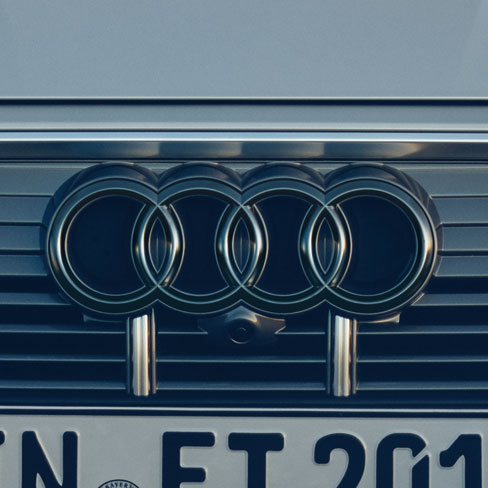 4リングブラックエンブレム(Audi e-tron / フロント)