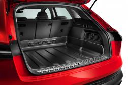 ラゲッジボックス(Audi e-tron)