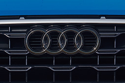 4リングブラックエンブレム(Audi Q2 / フロント)