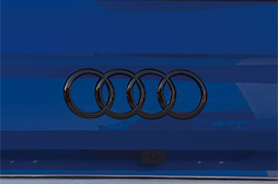 4リングブラックエンブレム(Audi Q2 / リヤ)