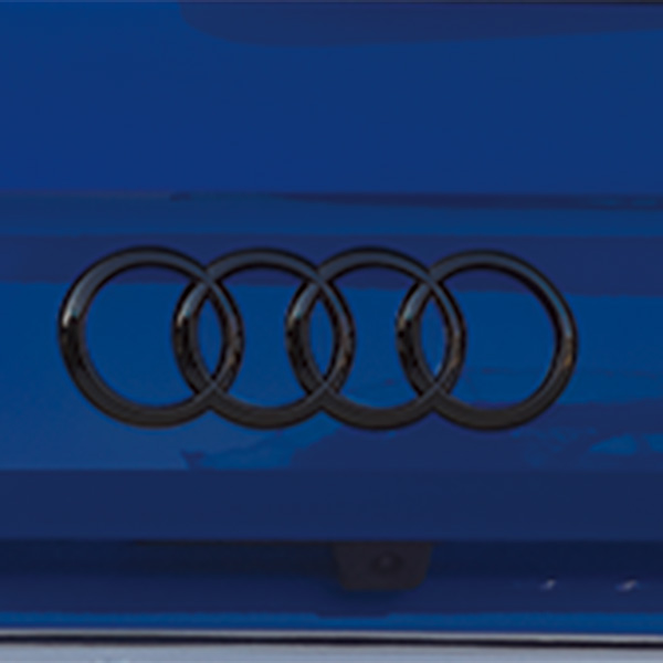 4リングブラックエンブレム(Audi Q2 / リヤ)