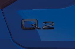 Q2ブラックエンブレム(Audi Q2)