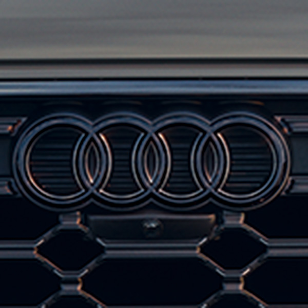 4リングブラックエンブレム(Audi Q5 / Audi SQ5 / フロント)