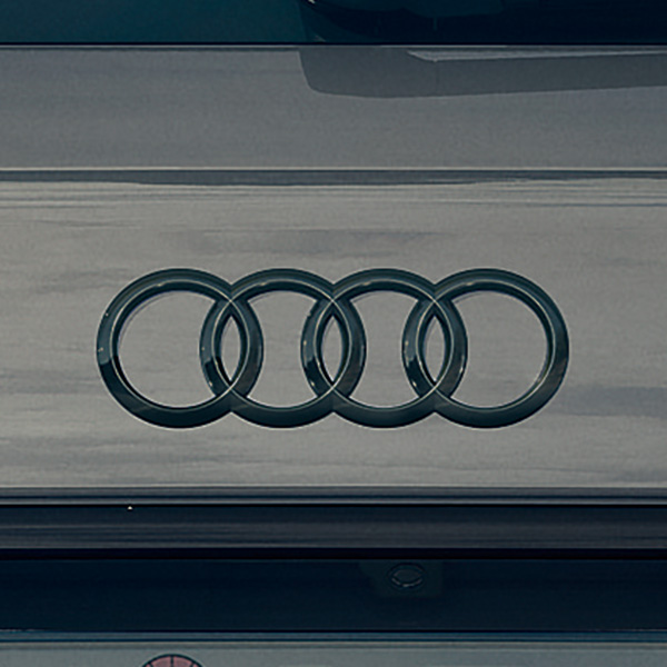 公式 | Audi Online Shop | 4リングブラックエンブレム(Audi Q5 / Audi 