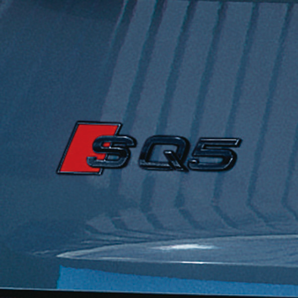 SQ5ブラックエンブレム(Audi SQ5 / Audi SQ5 Sportback / リヤ)