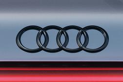 4リングブラックエンブレム(Audi e-tron Sportback / リヤ)