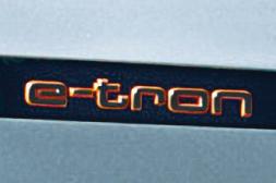 e-tronブラックエンブレム(Audi e-tron / フェンダー)