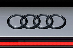 4リングブラックエンブレム(Audi Q4 e-tron / リヤ)