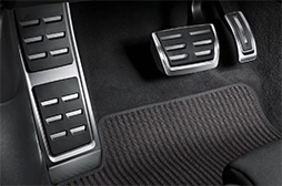 ステンレスペダル&フットレストカバー (Audi 新型Q5 / 右ハンドル車用)
